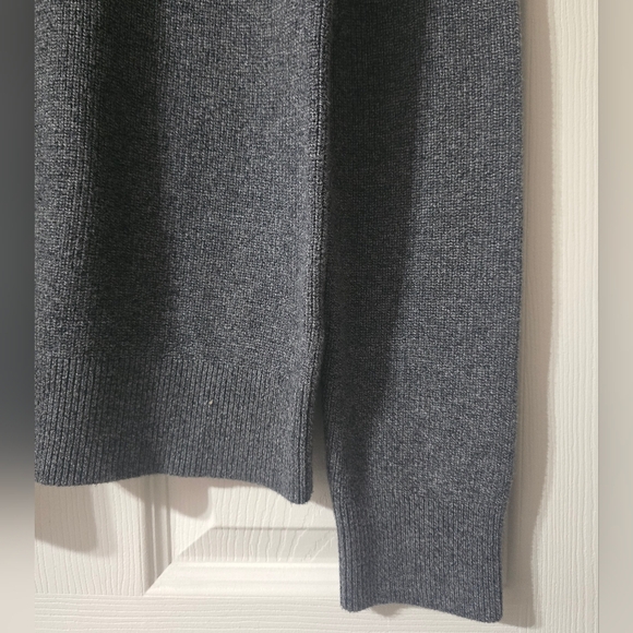 Banana Republic Supima Cotton Cable Knit Crewneck Sweater, Dark Gray, EUC! - Picture 10 of 11